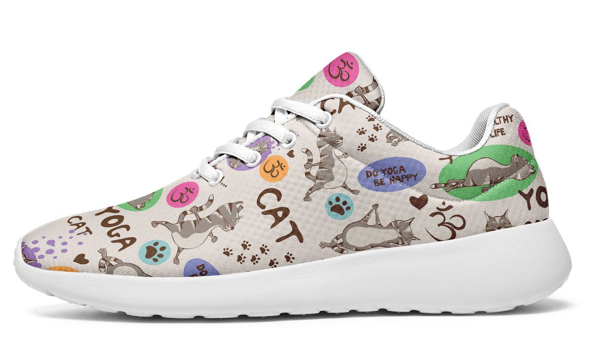 Baskets chat motif yoga cat multicolore fond beige illustrations tendres, paire vue de face semelle blanche