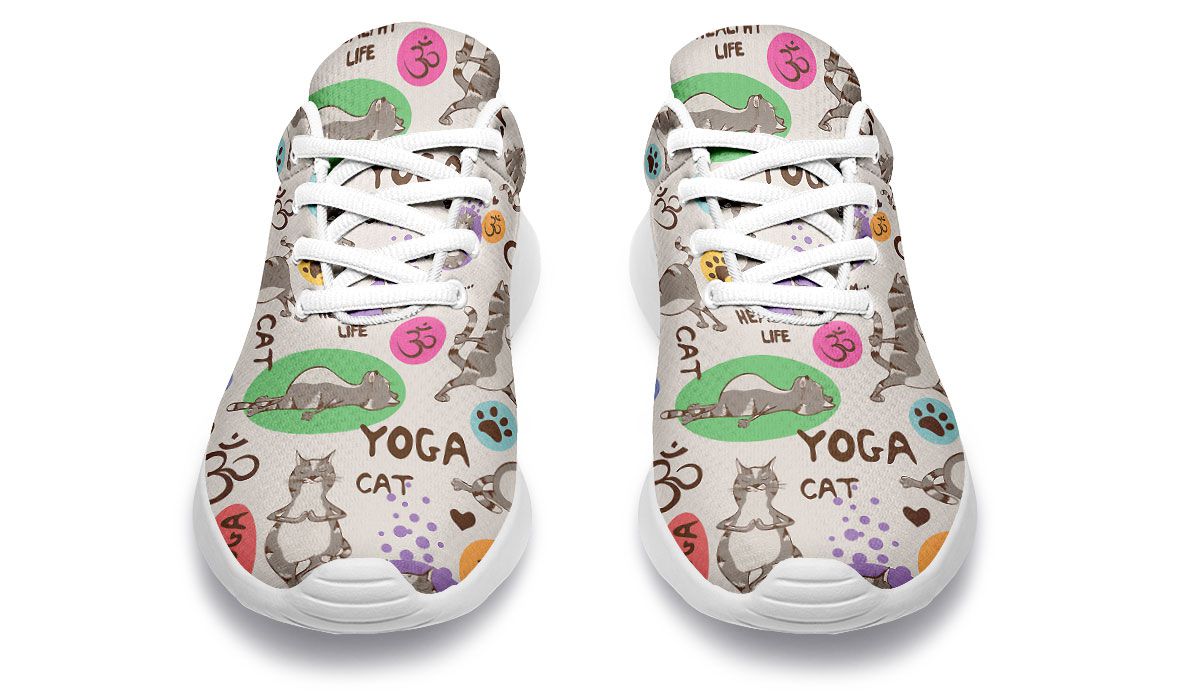 Sneakers chat mignon crème pelotes laine empreintes colorées paire vue dessus posée