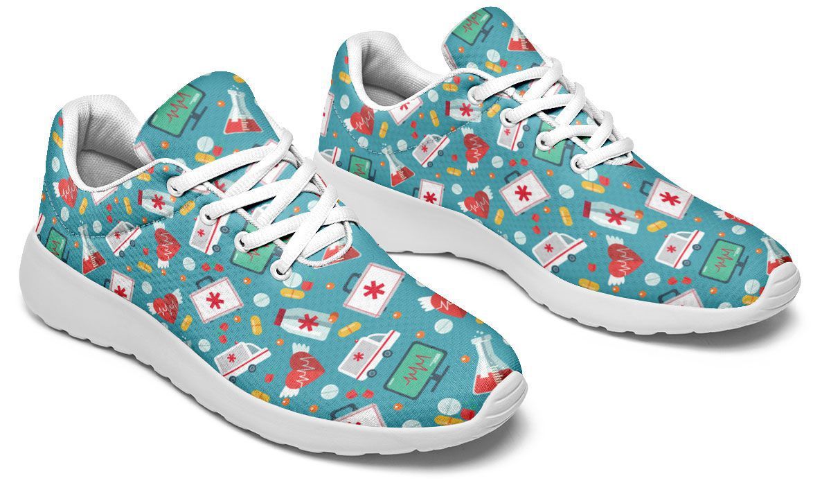 Baskets basses turquoise motif infirmier multicolore stéthoscope croix santé seringue, paire vue de profil