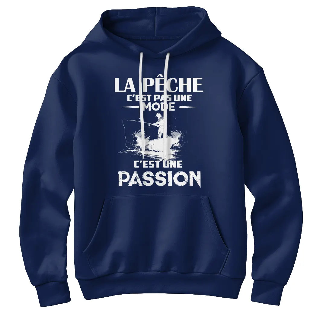 Sweat à capuche pêche passion bleu marine avec design pêcheur et slogan La Pêche Passion