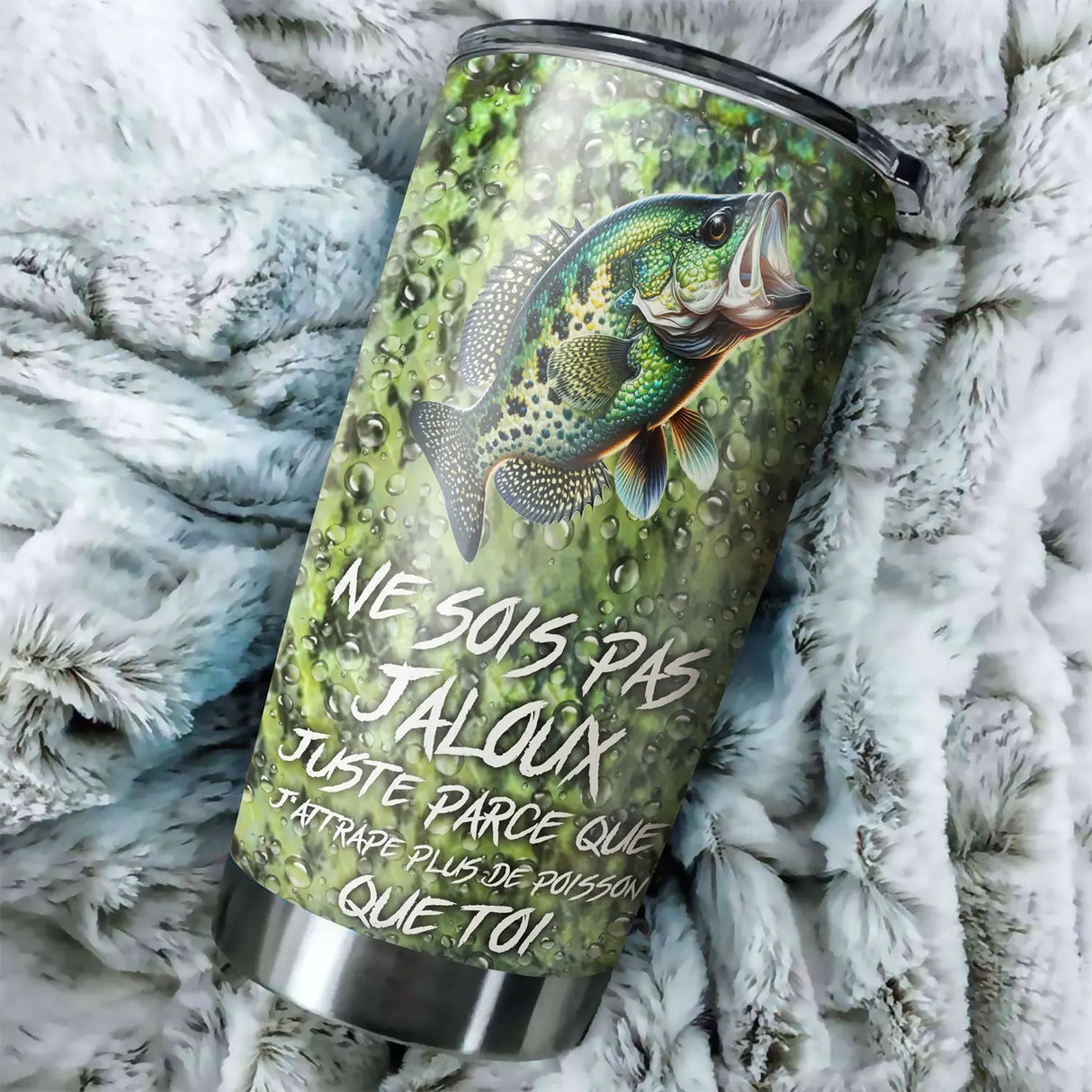 Mug isotherme pêche du crapet 600 ml avec illustration sunfish vert tacheté sur fond écailles vert mousse, formule