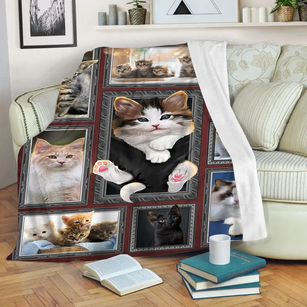Plaid chat 3D mignon polaire avec mosaïque de portraits chats noirs blancs tabby orange sur canapé