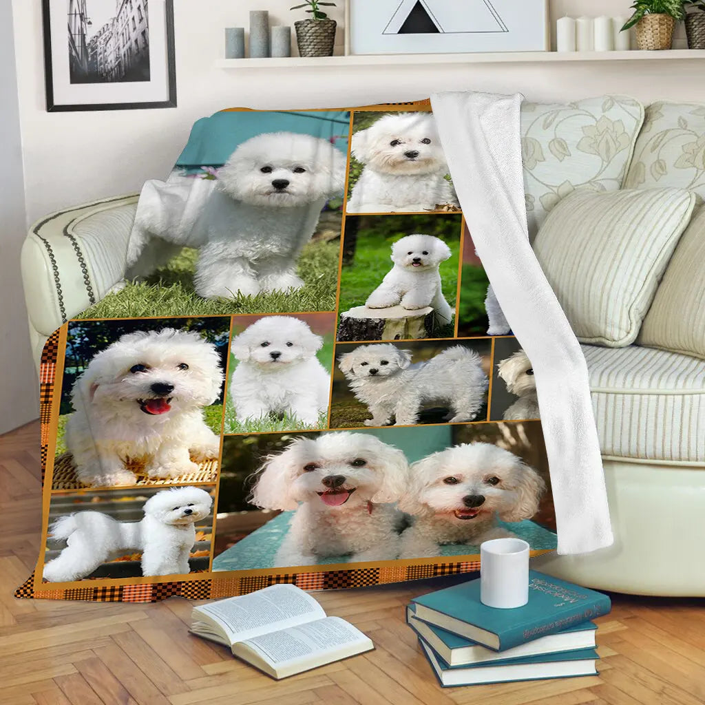 Couverture bichon poil frisé polaire avec mosaïque de portraits bichon blanc dans l'herbe et poses joyeuses