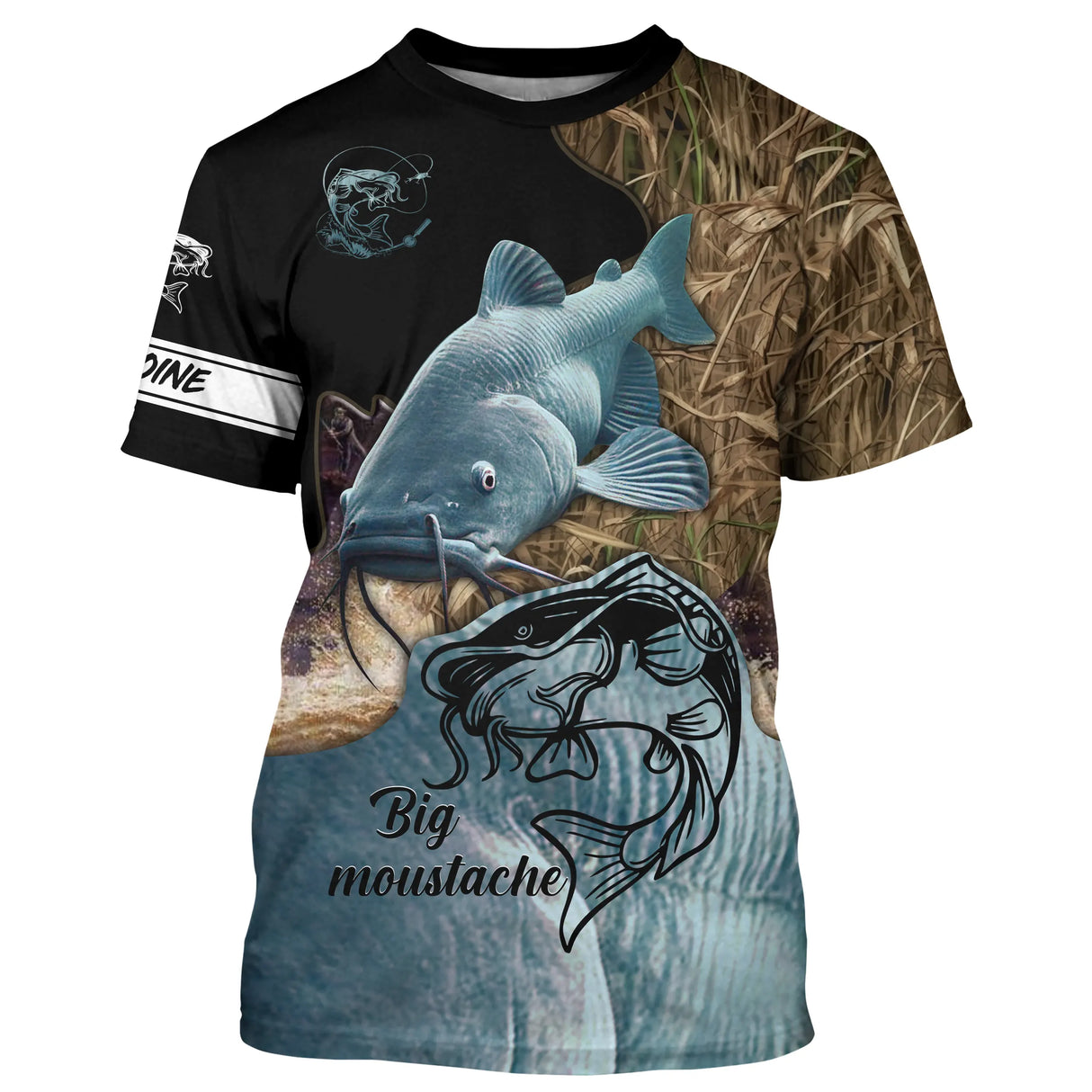 T-shirt all-over pêche silure camouflage roseaux et eau bleutée silure gros plan coupe unisexe fleuve