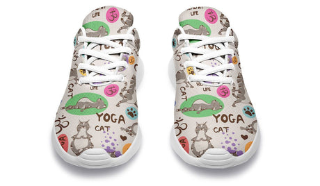 Sneakers chat mignon crème pelotes laine empreintes colorées paire vue dessus posée