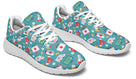 Baskets basses turquoise motif infirmier multicolore stéthoscope croix santé seringue, paire vue de profil