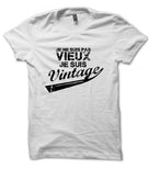 T-shirt vintage anniversaire homme blanc message Je ne suis pas vieux je suis vintage étiquette vintage stylisée