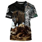 T-shirt chasse sanglier avec sanglier en mouvement et meute de chiens à courre sur fond noir et bordures camouflage orange