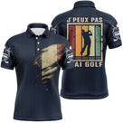 Polo golf bleu marine avec slogan J'peux pas j'ai golf et golfeur en plein swing au coucher de soleil