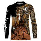 Sweat capuche cheval Mustang all-over camouflage forêt motif Mustang fauve cavalier prénom personnalisé randonneur