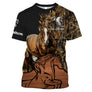 T-shirt cheval Mustang all-over camouflage forêt vert brun orangé motif cheval Mustang fauve au galop prénom personnalisé