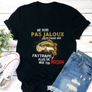 T-shirt noir pêche bar humour lettrage blanc orange Ne sois pas jaloux j'attrape plus de poisson, vue de face