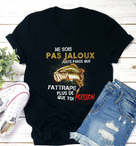 T-shirt noir pêche bar humour lettrage blanc orange Ne sois pas jaloux j'attrape plus de poisson, vue de face