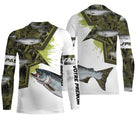T-shirt halieutique saumon all-over camouflage vert brun motif saumon en remontée pêcheur prénom personnalisé