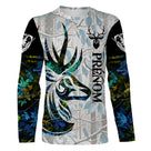 T-shirt cerf camouflage neige vue de face design hivernal turquoise et blanc, coupe unisexe personnalisable