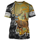T-shirt chasse cerf camouflage forêt avec grand cerf au brame et cardinal rouge, prénom et texte personnalisés