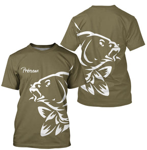 T-shirt pêche carpe personnalisé kaki avec silhouette blanche de carpe et prénom calligraphié