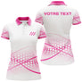 Polo sport personnalisé femme rose et blanc en coupe ajustée avec motif points roses et marquage texte personnalisé