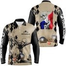 Polo pétanque sable beige détail boules réalistes silhouette joueur lancer damier drapeau français