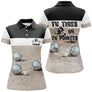 Polo pétanque noir et blanc vue dos message tirer ou pointer boules réalistes terre