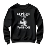 Sweat-shirt pêche passion noir avec silhouette pêcheur en action et slogan La Pêche Passion