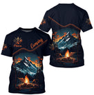 T-shirt camping personnalisé bleu marine avec montagne enneigée tente feu de camp orange et prénom
