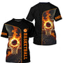 T-shirt basketball noir manches courtes avec design ballon orange en flammes et prénom personnalisé sur la manche