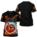 T-shirt basketball galactique noir et orange avec joueur dunk cosmos flammes et constellations