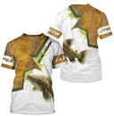 T-shirt all-over col rond pêche silure humour, motif marbrures marron et silure central, accessoire personnalisable pêcheur