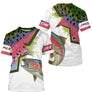 T-shirt all-over col rond pêche truite humour, motif écailles léopard multicolores et truite, accessoire personnalisable