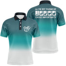 Polo golf homme turquoise éclatant dégradé balle bas clubs alignés slogan La Vie Pleine Choix Importants Golf cœur