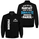 Veste bomber pétanque marine variante avec inscription pas parfait mais bouliste, prénom personnalisé