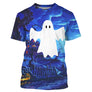 T-shirt Halloween all-over avec fantôme blanc translucide au-dessus d une maison hantée illuminée et citrouille sur fond