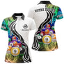 Polo billard blanc noir femme avec billes jeu de la 8 sur table verte et fumée multicolore, prénom personnalisé