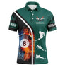 Polo billard vert foncé homme avec boule 8 entre eau et feu, silhouettes joueurs et BILLARD, prénom personnalisé