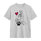 T-shirt complicité homme chien gris chiné avec design main patte coeur rouge et prénoms manuscrits