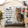 Coussin hommage chat personnalisé gris beige avec photo chat tigré et prénom manuscrit Mimi