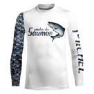 Tee shirt anti UV pêche saumon vue dos, motif écailles bleu marine sur la manche et illustration buste, vêtement technique