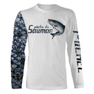 T-shirt manches longues pêche saumon, illustration salmonidé bondissant et écailles bleu marine sur la manche