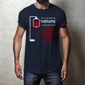 T-shirt bleu marine humour pêche Pas besoin de thérapie aller à la pêche silhouette diable rouge canne