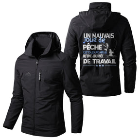 Veste imperméable pêche vert militaire à capuche, slogan Un mauvais jour de pêche mieux qu'une journée de travail, prénom ...