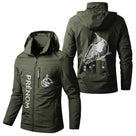 Veste pêche vert militaire à capuche, illustration grande carpe et écusson Carpiste, prénom personnalisé