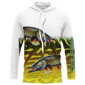 T-shirt anti UV à capuche pêche brochet double, deux esox vert tacheté en pleine eau et bande basse peau marbrée, prénom