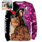 Sweat capuche Cheval femme all-over fond rose violet motif photo cheval personnalisée fleurs cavalière prénom