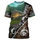 T-shirt carpiste camouflage vert brun avec carpe sautant et crâne décoratif, lettrage Carpiste J'peux pas j'ai pêche
