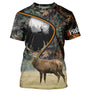 T-shirt chasse cerf camouflage Realtree automne avec cerf à grand bois en clairière forestière et arabesques végétales