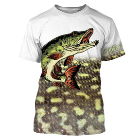 T-shirt pêche brochet all-over peau écaillée gris-vert tachetée motif brochet vert roux en attaque prénom personnalisé