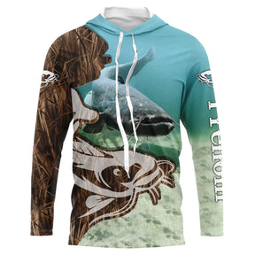 Sweat UV à capuche pêche silure à la bouée bleu turquoise camouflage écailles prénom personnalisé, vue de face