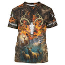 T-shirt chasse cerf humour camouflage automne avec crâne de cerf en flammes et slogan Né pour chasser forcé de travailler