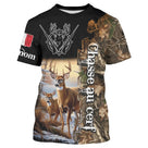 T-shirt chasse cerf France avec drapeau français tricolore au-dessus de cerf et faon en clairière sur fond camouflage brun